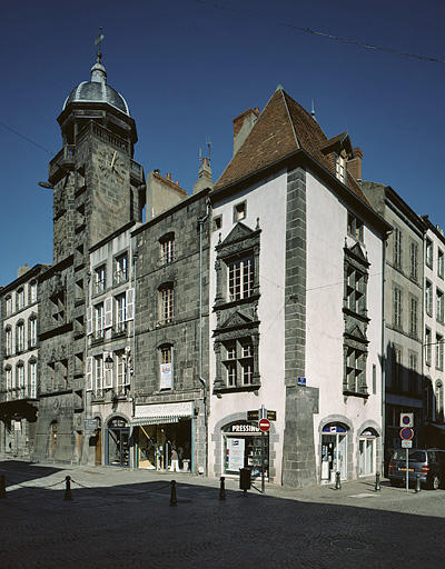 Angle de la rue de l'hôtel de ville et de la rue de l'horloge