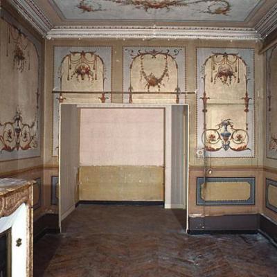  Chambre avec alcôve, 9 rue de l'hôtel de ville, premier étage